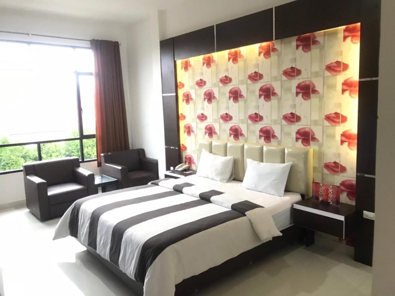 פונטיאנק Hotel Harmony In & Karaoke מראה חיצוני תמונה